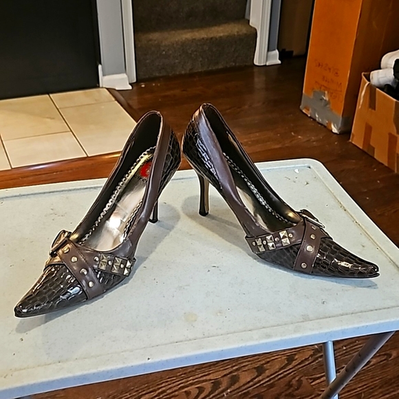Red Circle Heels, Sz 8.5, Brown, Buckle Design Silvertone Round & Square Studs - Picture 11 of 16